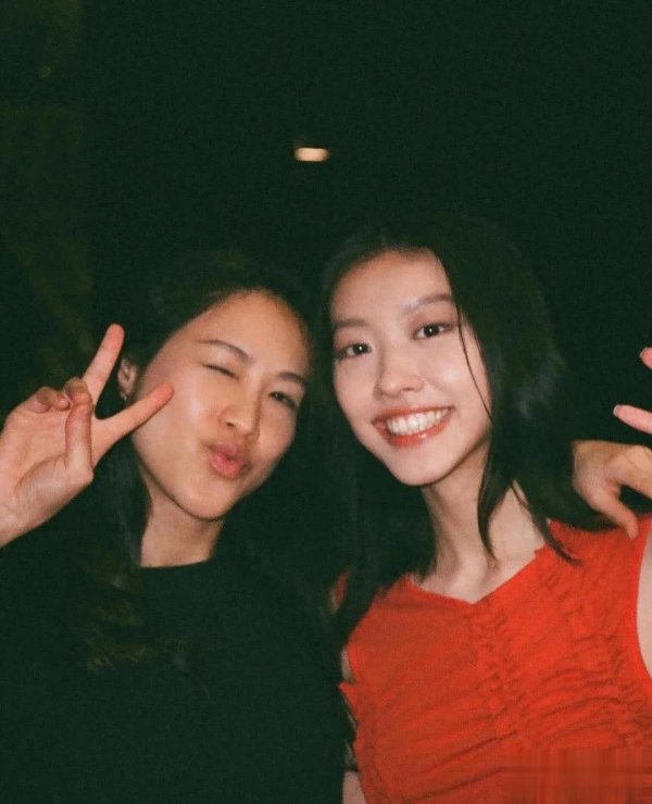 中岩投资 陈奕迅女儿晒单曲花絮照，亲妈徐濠萦亲自为其做造型！